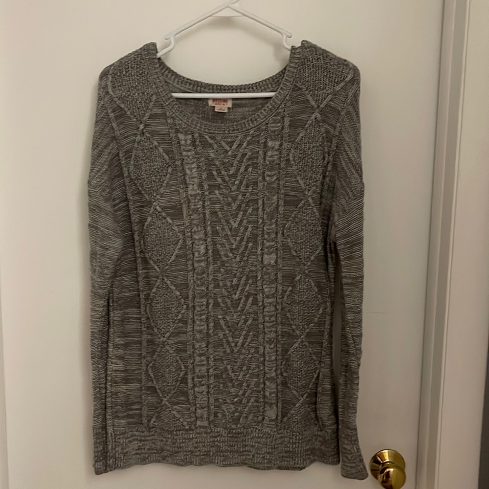 Long sleeve gray sweater. Size large, good condition.